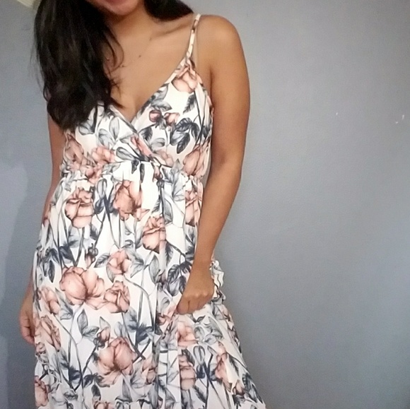 🍃LAST ONE🍃LOVELY IVORY FLORAL MAXI DRESS - Picture 2 of 6